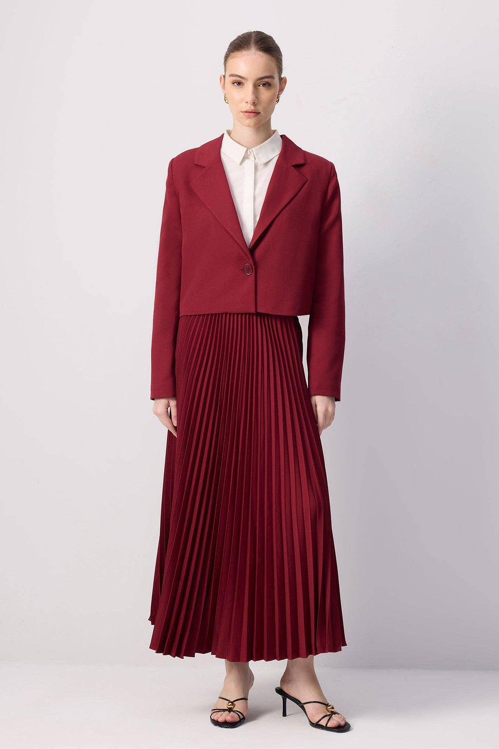 Cropped Blazer & Pleated Maxi Skirt Set: Burgundy