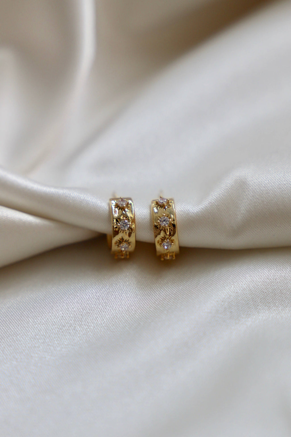 STAR THICK HOOPS: GOLD