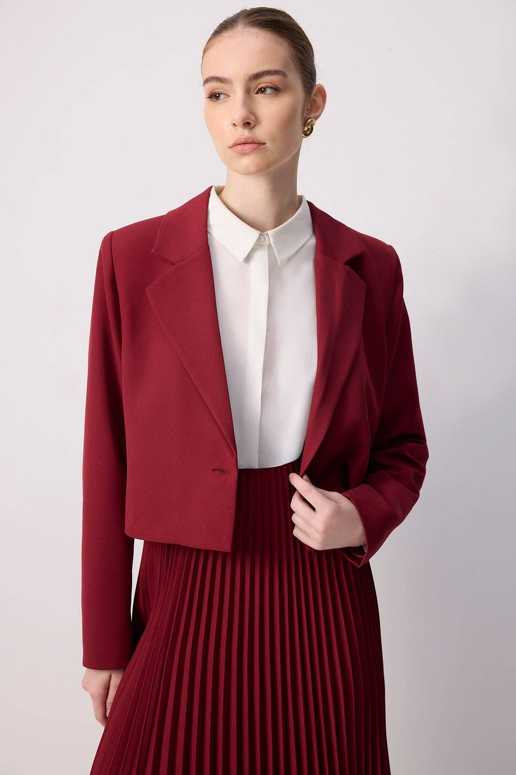 Cropped Blazer & Pleated Maxi Skirt Set: Burgundy