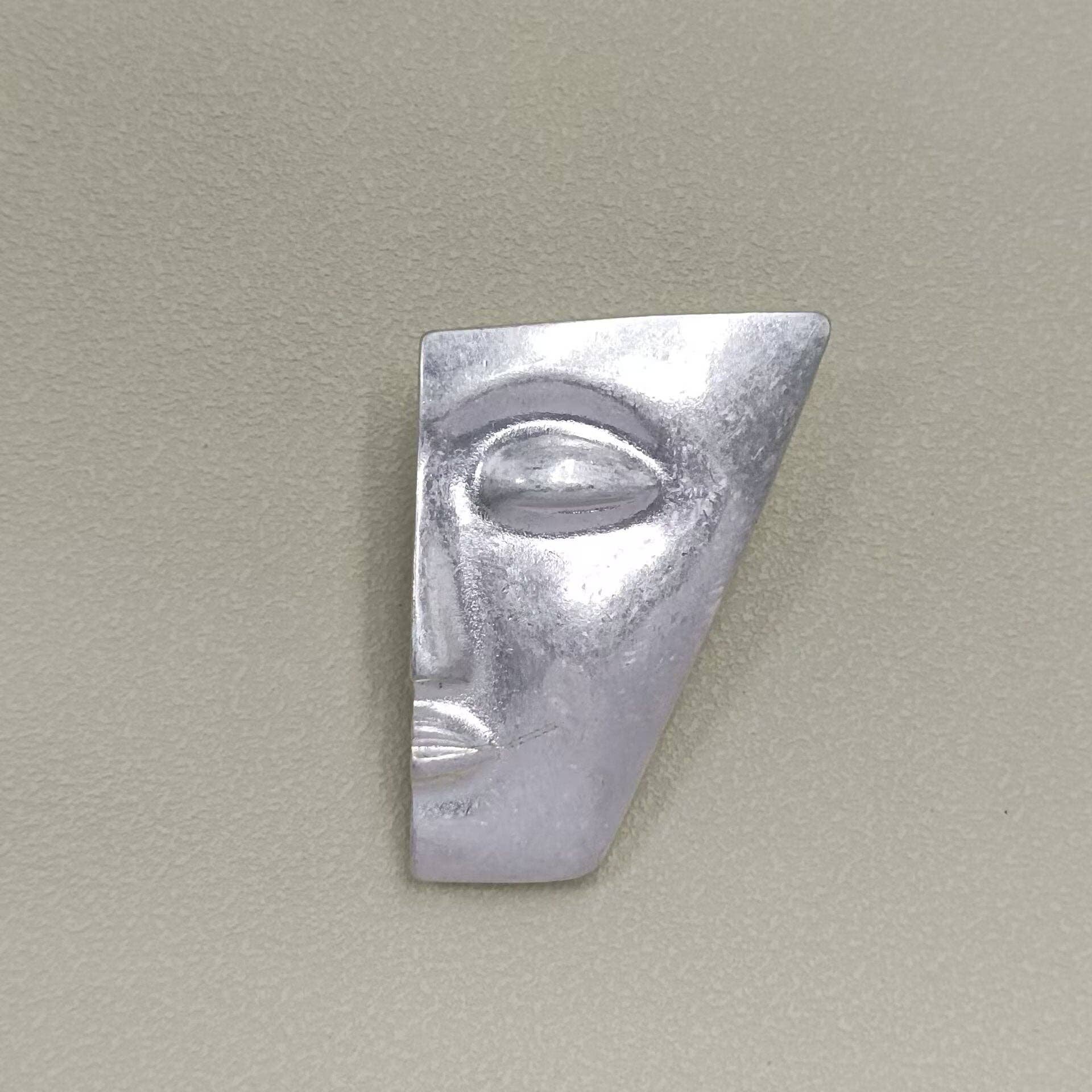Vintage Inspired Half Face Brooch: Gold