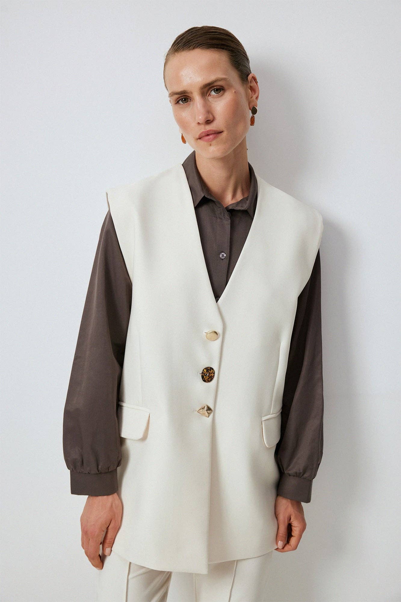 STRUCTURED BUTTON-FRONT CREPE VEST