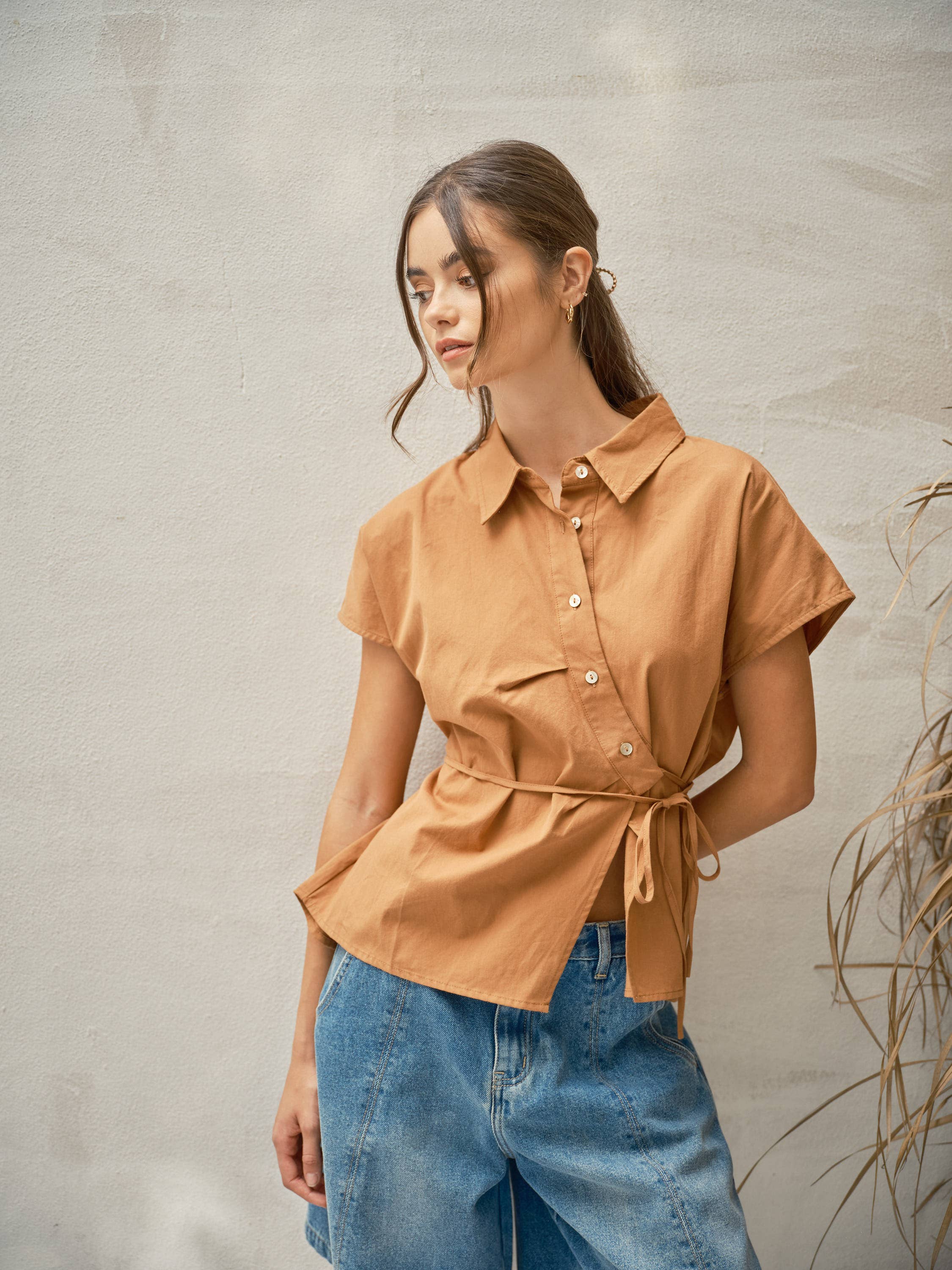 BELTED DETAIL COTTON SHIRT