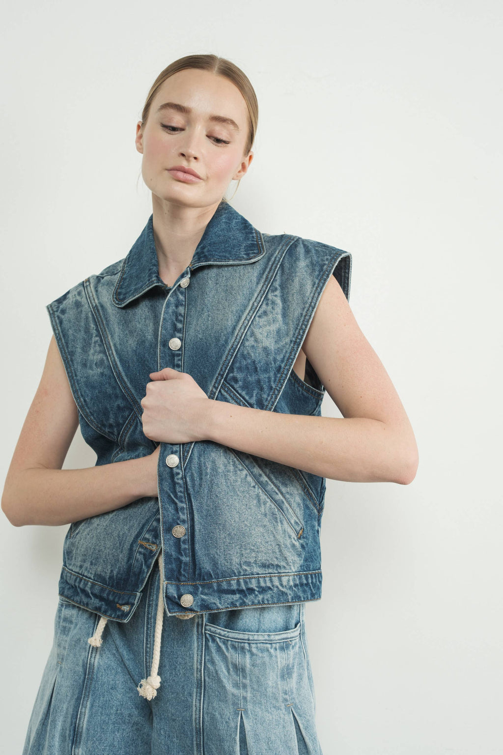 VINTAGE INSPIRED DENIM VEST: MEDIUM WASH