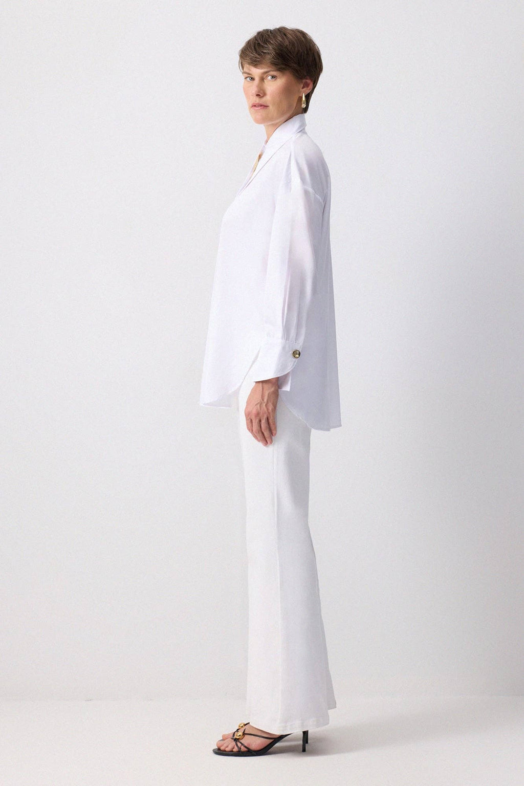 METAL BROOCH DETAILED STATEMENT COLLAR SHIRT