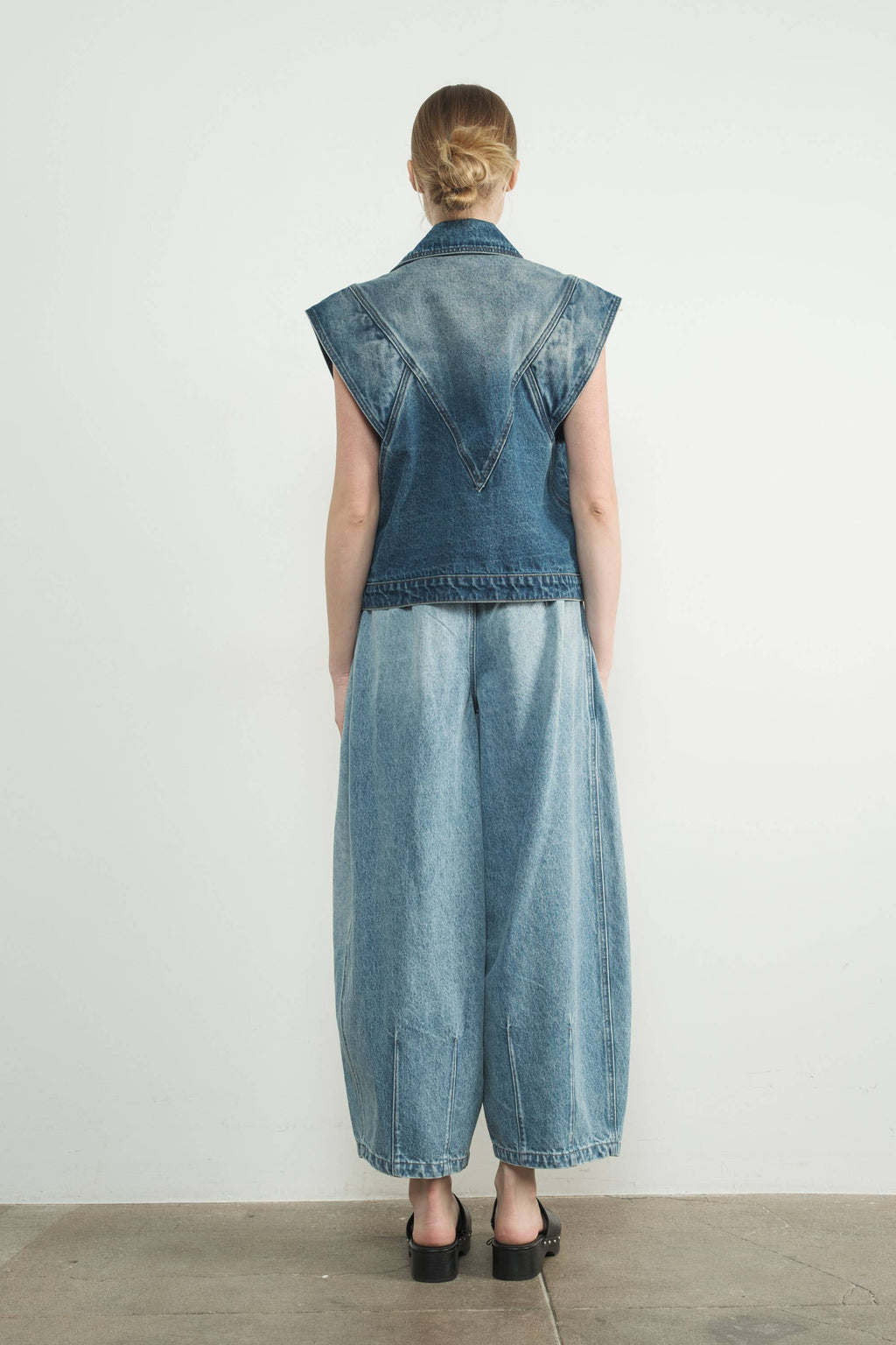 VINTAGE INSPIRED DENIM VEST: MEDIUM WASH