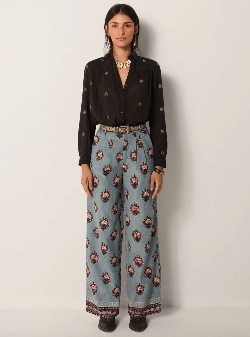 Maison Hotel Jimmy Pant - Cerulean Mist