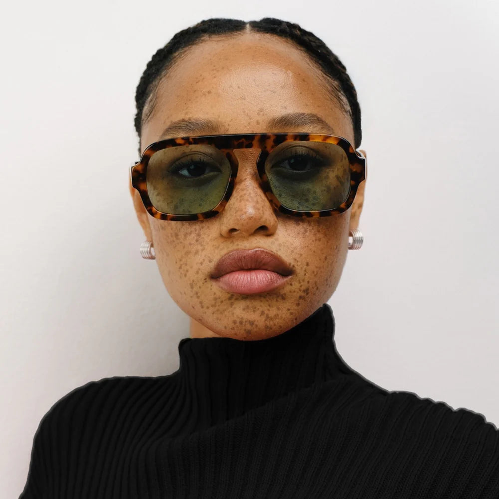 ELISA JOHNSON JANE IN BROWN TORTOISE