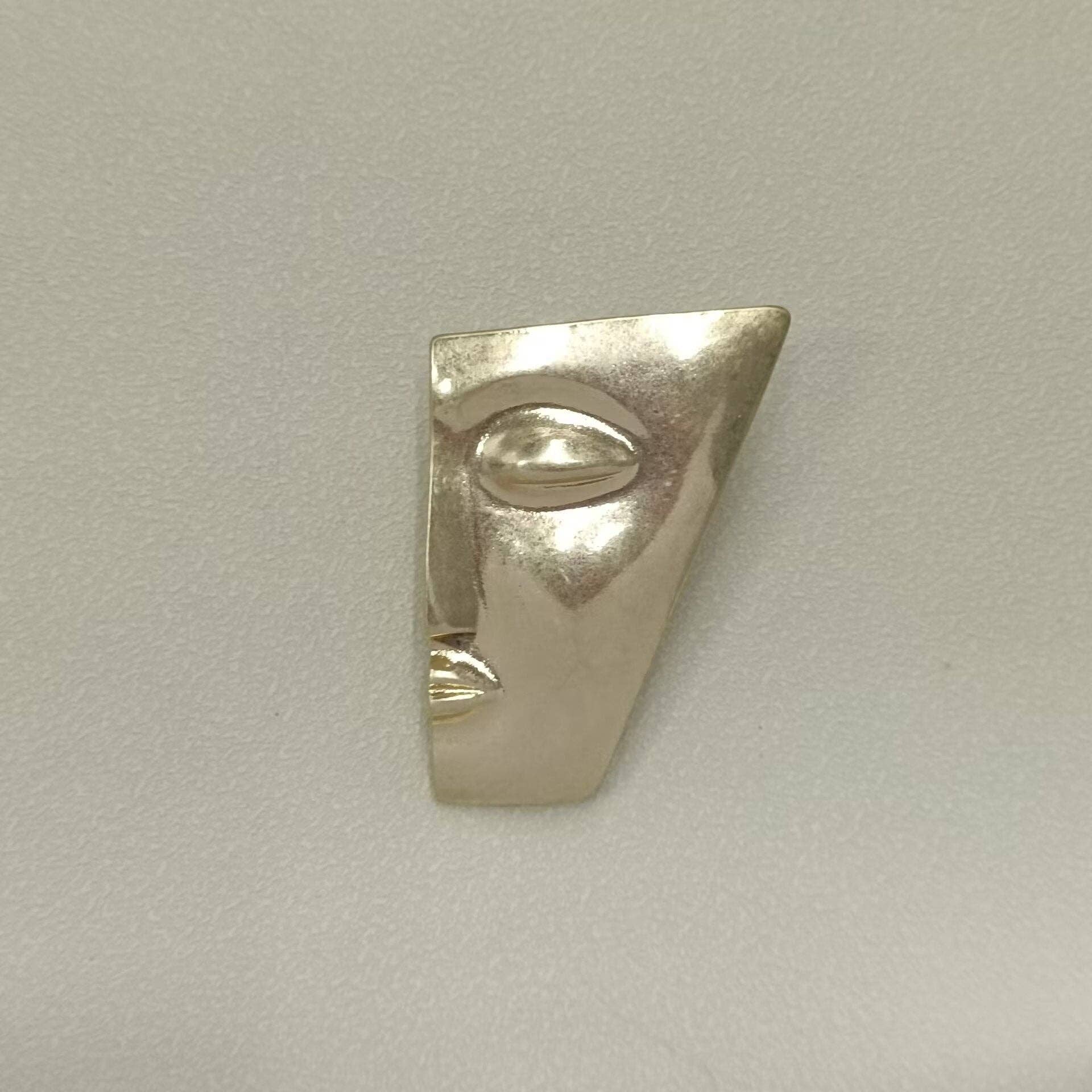 Vintage Inspired Half Face Brooch: Gold