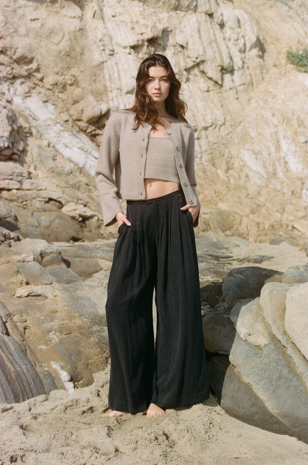CASHMERE CROP TANK: Mocha