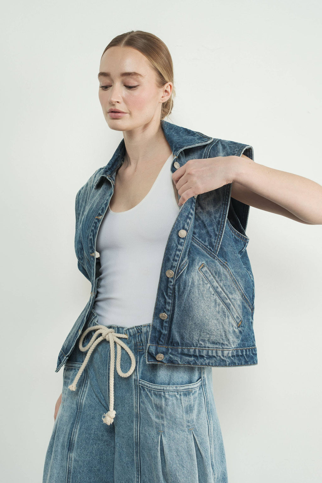 VINTAGE INSPIRED DENIM VEST: MEDIUM WASH