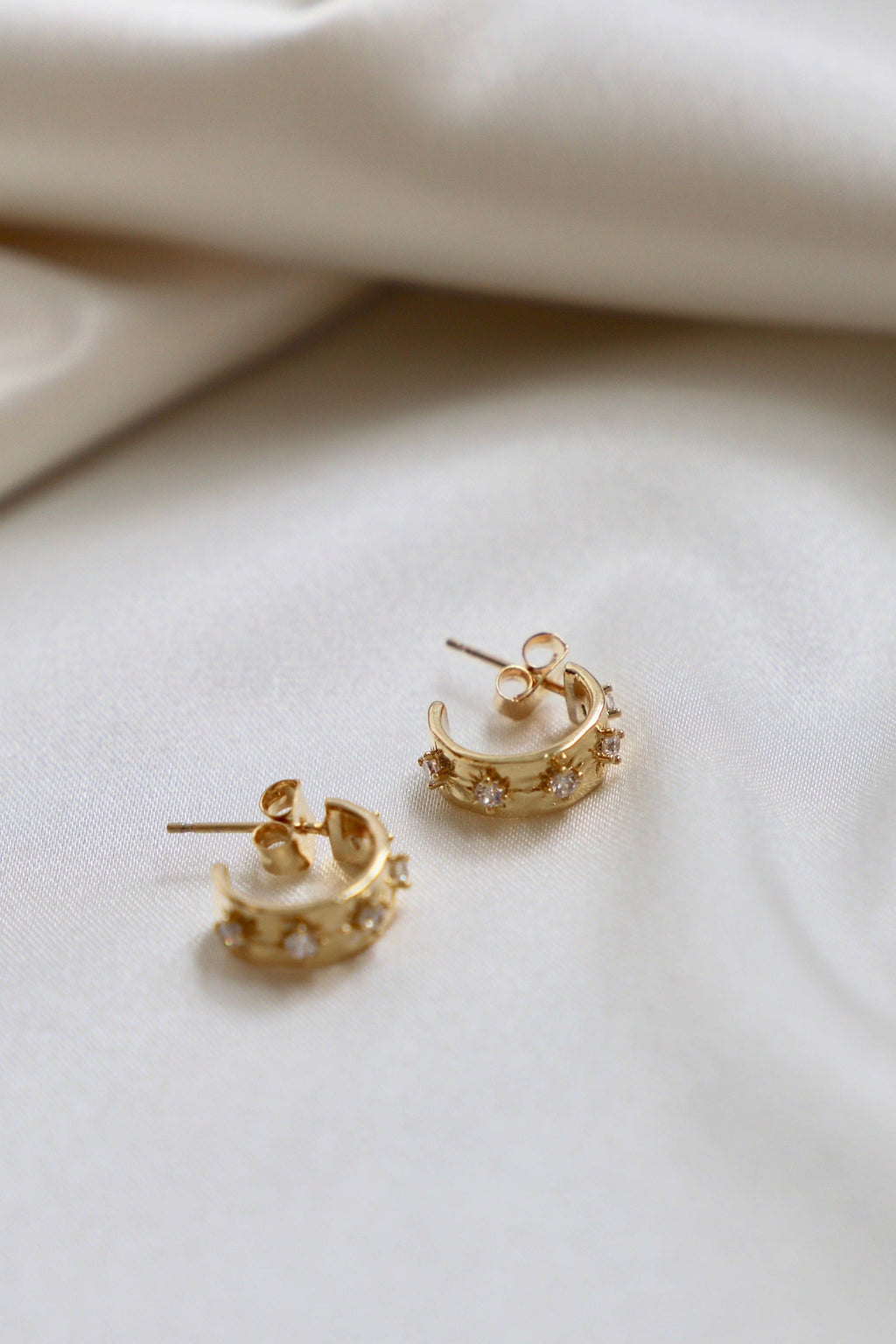 STAR THICK HOOPS: GOLD