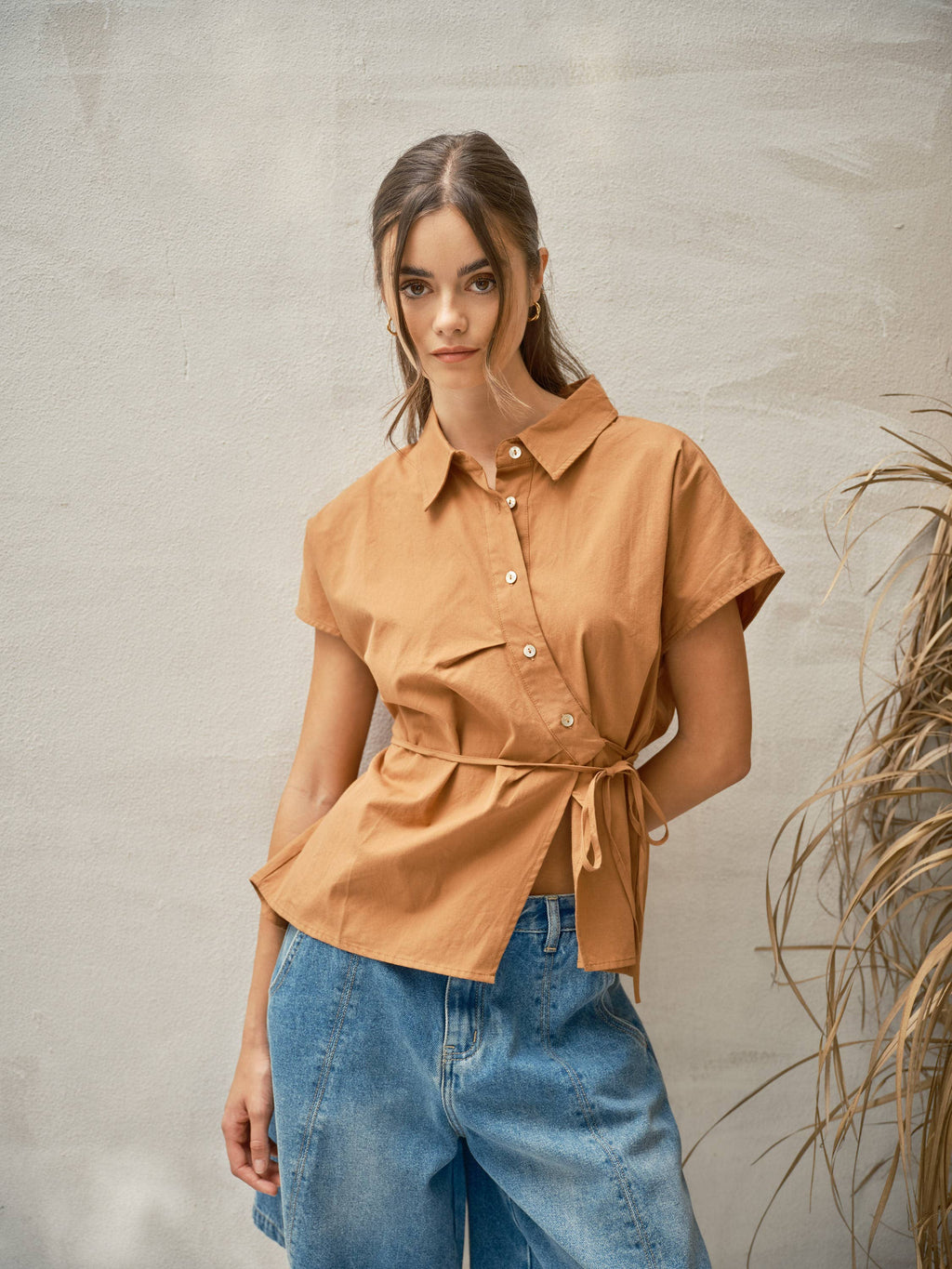 BELTED DETAIL COTTON SHIRT