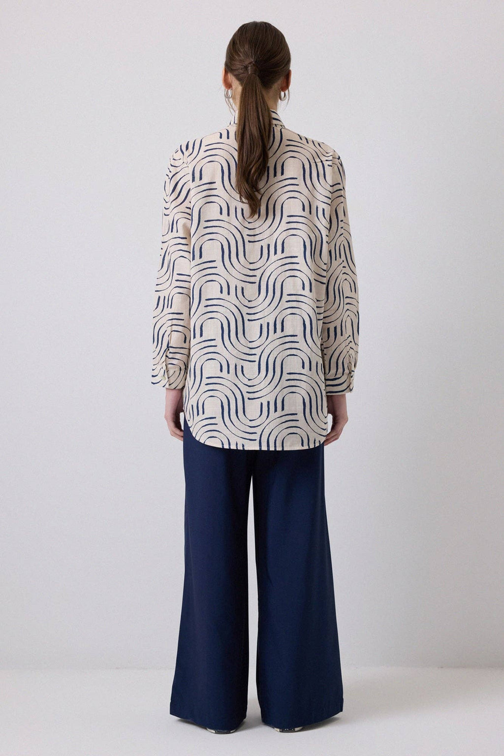 CURVE PRINT OVERSIZED COTTON BLOUSE:  INK