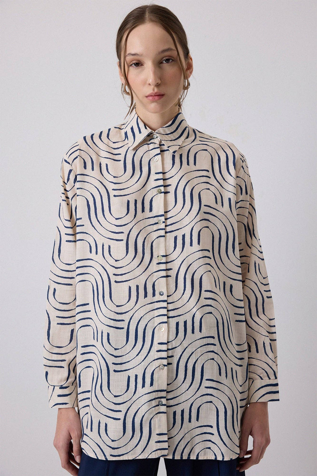 CURVE PRINT OVERSIZED COTTON BLOUSE:  INK