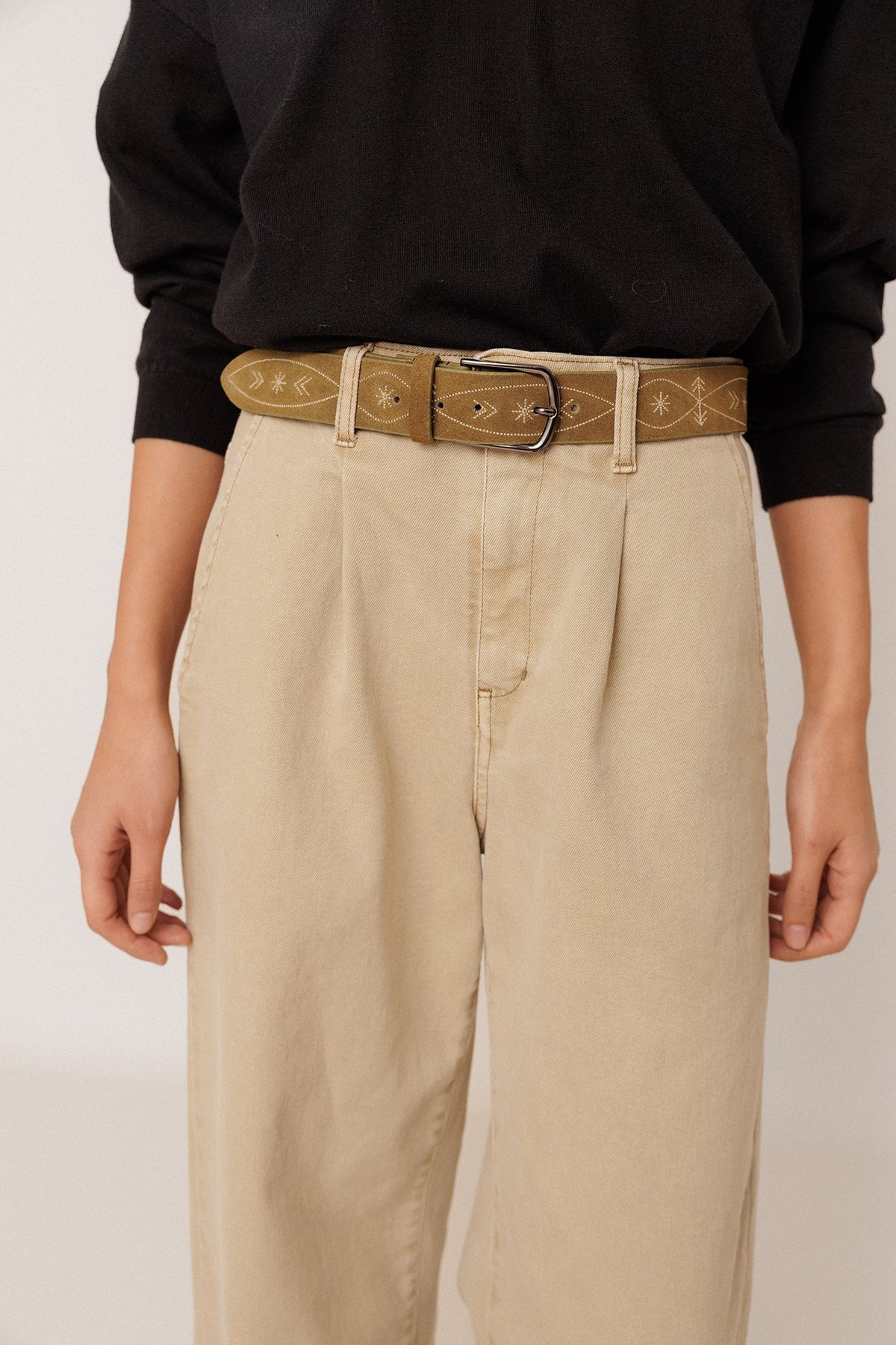 INDI & COLD EMBROIDERED LEATHER BELT: GREEN