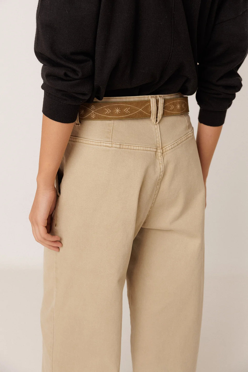 INDI & COLD EMBROIDERED LEATHER BELT: GREEN
